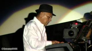 Glenn Fredly - Menanti Arah ~ Malaikat Juga Tahu @ JJF 2013 [HD]