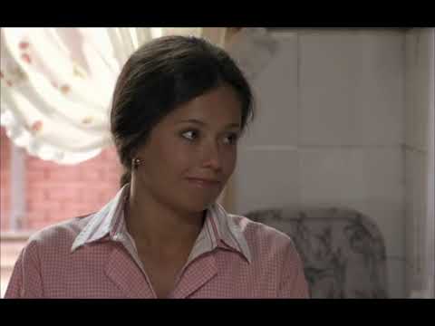 Amar C428 - Fortunato anima a Dorita a quedarse en el hostal