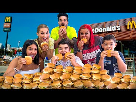 EL ÚLTIMO EN DEJAR de COMER HAMBURGUESAS DEL McDONALDS GANA 1000€...Reto con la FAMILINK!!