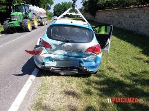 Gazzola Piacenza, distrutta un'auto di Google Street View in un incidente