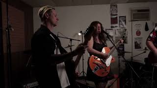 Fallin’ - Connie Francis cover by Annie and the Uncannies