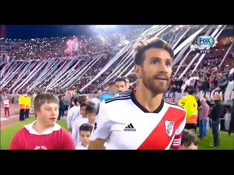 "RECIBIMIENTO DE RIVER PLATE VS. INDEPENDIENTE (SONIDO AMBIENTE)" Barra: Los Borrachos del Tablón • Club: River Plate