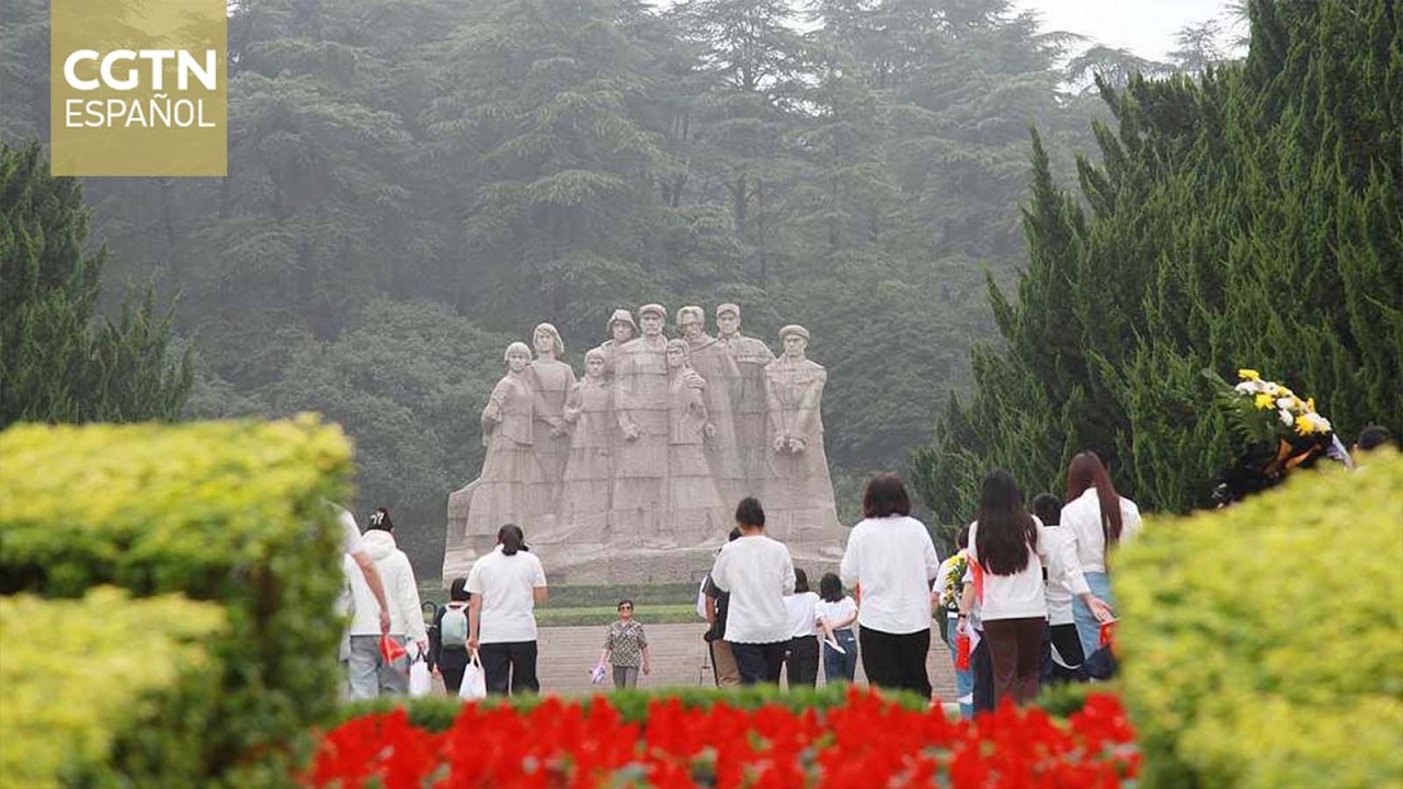 Miembros de las fuerzas armadas de todo el país rinden homenaje a los mártires