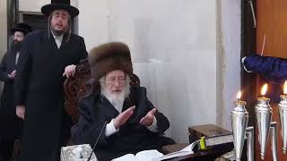 נר ח' דחנוכה ושוה"ט ליל זאת חנוכה בחצר הקודש ספינקא תשפ"ו