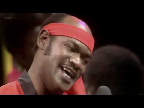 Carl Douglas "Kung Fu Fighting"    1974     (Audio Remastered)