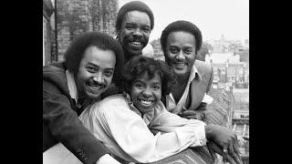 Gladys Knight &amp; The Pips - This Christmas (Columbia Records 1982)