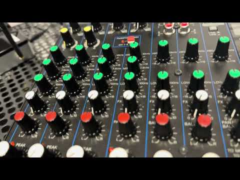 Yamaha MG10XU Video 1 - How to use or set up a mixer (basic settings like gain, fx, volume).