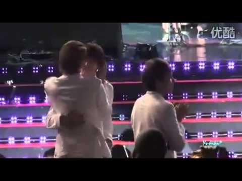 [Fancam] Golden Disk Award 2010 Super Junior - We Only Have ELF( Chullie huggingTeukie crying)