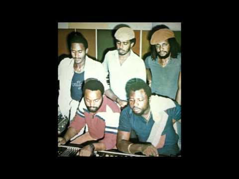 The Supersonics - Ballistic Queen