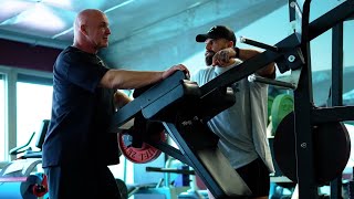     60 Jahre alt und wieder auf der Bodybuilding Bühne – der Start seines Comebacks