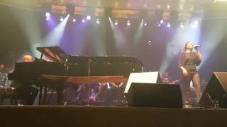 Tarık Sezer orkestrası ve Yıldız Tilbe Delikanlım - Yalnız Çiçek - Sana Değer