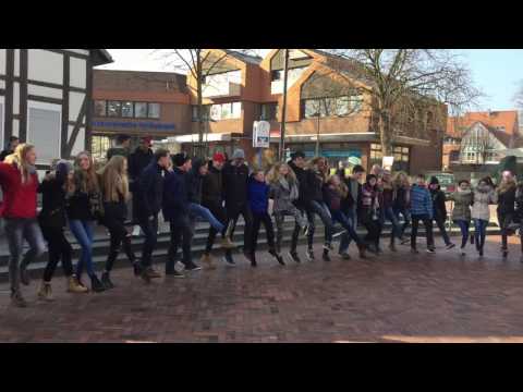 Barsinghausen tanzt: Flashmob als Zeichen gegen Gewalt an Frauen