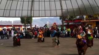 preview picture of video 'Ciudad mitad del mundo baile indigena 1'