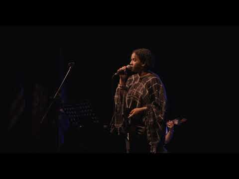 yacine Rosa -Morna Nha Santana  (live)
