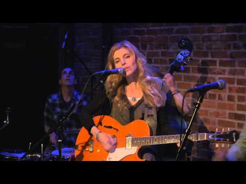 Annette Conlon - Off The Rails - Live at Witzend