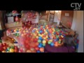 CTV.BY: В комнате у студента из США - 13 000 шариков