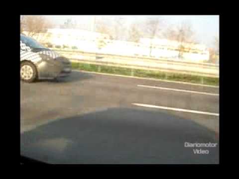 Vídeo espía del Opel Zafira en España