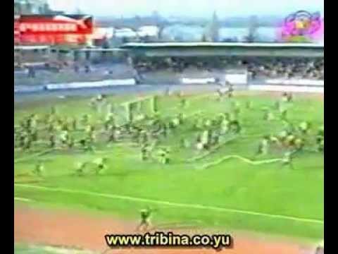 OFK Beograd - Crvena Zvezda - Uletanje u teren