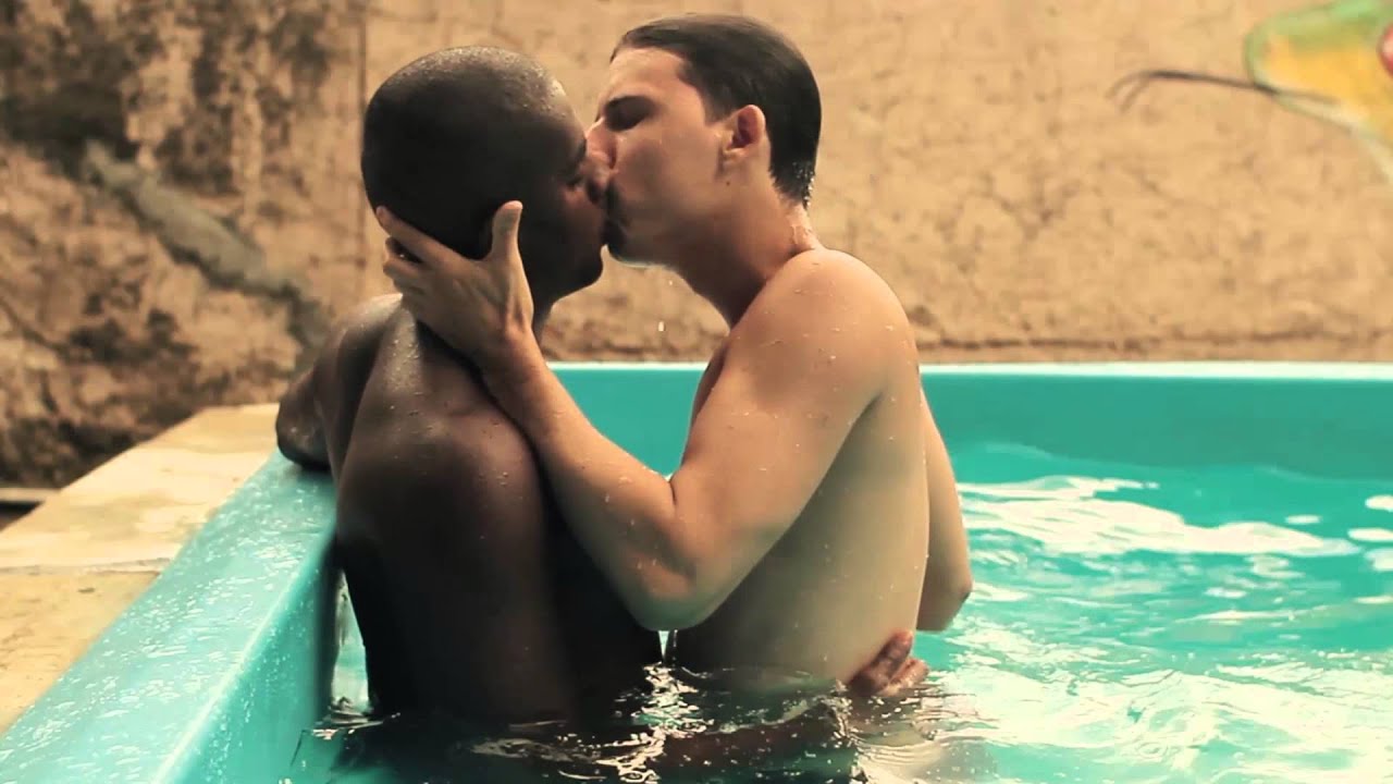 Na hora de transar, use camisinha (Piscina)