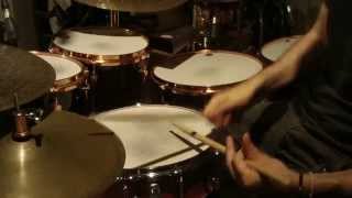 Drumming Quickies by Lucrezio de Seta - 002 Three notes groups over 16th notes