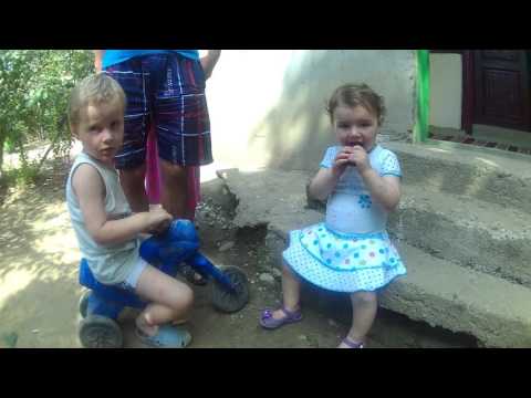 Vizită dulce la orfanii din Cătrunești