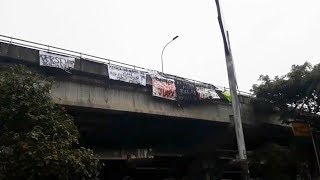 H-1 Laga Lawan Mitra Kukar, Sejumlah Spanduk Dukungan Persija Juara Hiasi di Jagakarsa