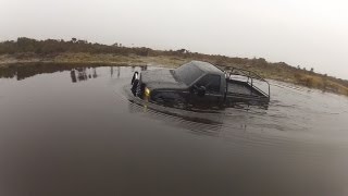 preview picture of video 'Tamiya F350 on the swamp trail'