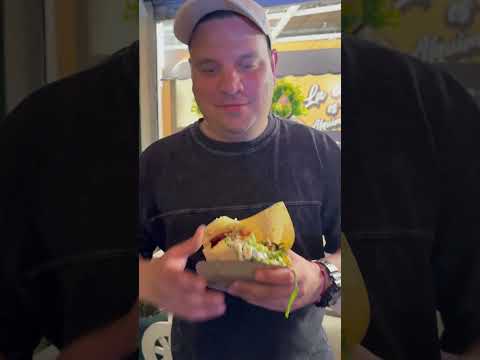 Probando la AREPA PARRILLERA de MARACAY. #suscribe #shorts #maracay #aragua #venezuela #arepa #food