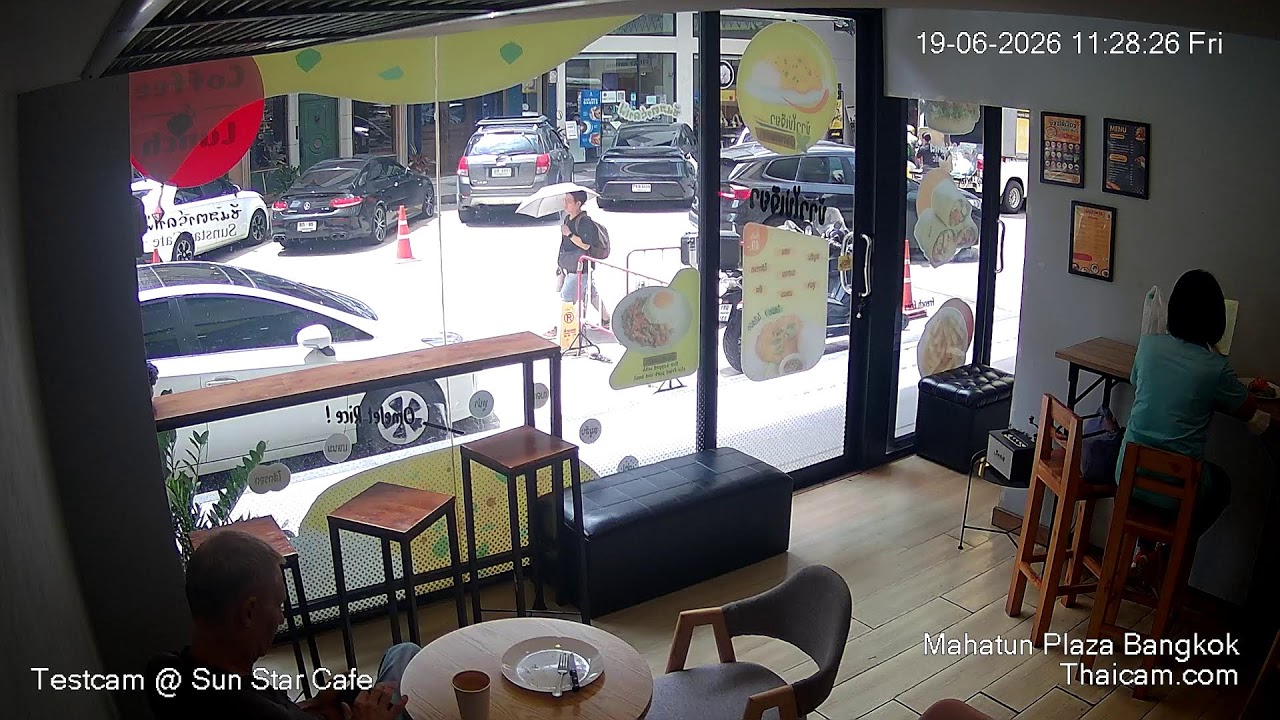 Live webcam view of Mahatun Plaza Café & Ploenchit Street