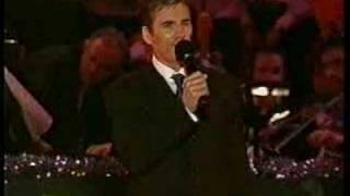 David Hobson sings the Holy City 2002