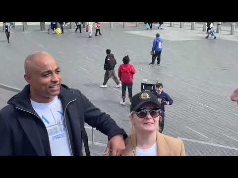 好奇心旺盛なロンドンっ子は、次のロンドン市長であるブライアン・ローズ氏を「とても新鮮」と感じている。 (INQUISITIVE LONDONER FINDS YOUR NEXT MAYOR OF LONDON, BRIAN ROSE "AWFULLY REFRESHING" ???)