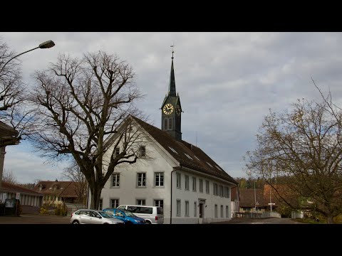 Höri ZH die Glocke im alten Schulhaus
