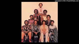 EARTH, WIND &amp; FIRE - MOMENT OF TRUTH