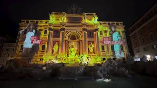 UNA SPETTACOLARE FONTANA DI TREVI ILLUMINATA IN OCCASIONE DEGLI INTERNAZIONALI DI TENNIS