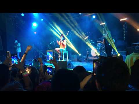 Jessie Reyez Figures