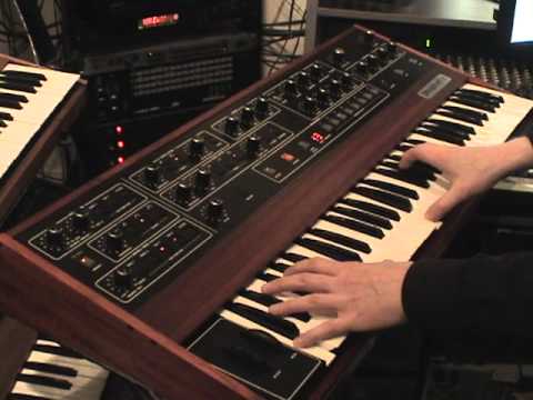SEQUENTIAL CIRCUITS PROPHET-5 REV 2 PROGRAMMABLE POLYPHONIC ANALOGUE SYNTHESIZER