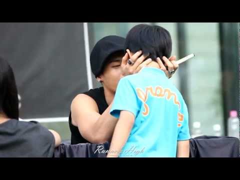 [Fancam] 120811 ZE:A Dongjun - fansigning event 1 (사진찍어주세요1)