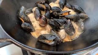 Easy Steamed Mussels, Clams, and Broccoli (Full)
