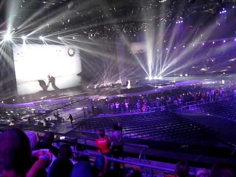 Eurovision 2011: Mika Newton (Ukraine) Dress Rehearsal | wiwibloggs