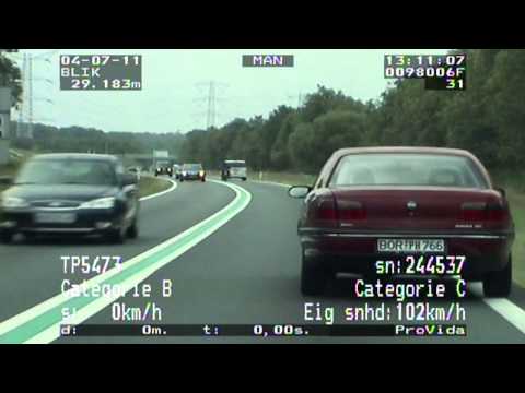 Blik op de Weg OFFICIAL - Fragment Bestuurder gaat er vandoor na stopteken