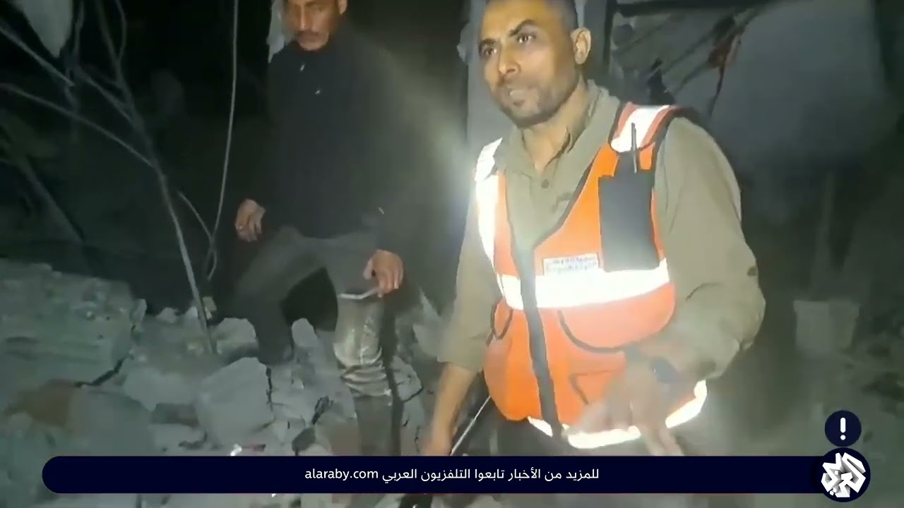 فرق النقاذ تبحث بايديها عن ناجيين جيش الاحتلال يقصف مبنى من ١٠ طوابق