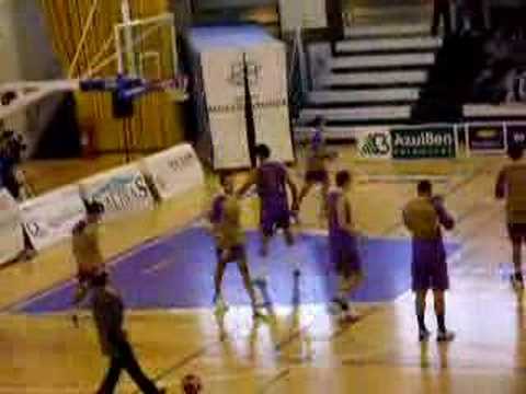 GANDIA BASQUET calentando