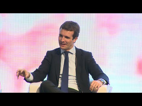 Casado dice que "sin la Iglesia", habría sido "difícil" Transición "pacífica"