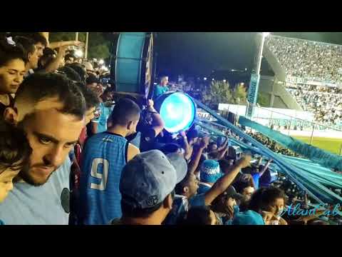 "Hinchada de Belgrano vs Boca || Dando clases de aguante || Alberdi" Barra: Los Piratas Celestes de Alberdi • Club: Belgrano • País: Argentina