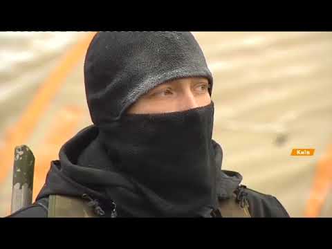 Дым и потасовка: под Радой пытались сжечь флаг России