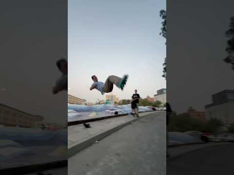 Street skating in Saudi Arabia 🛼. #rollerskating#rollerblading #flip #saudiarabia#jeddah#frontflip