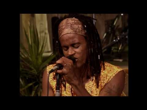 Videoclip de Extra (Acústico) (feat. Gilberto Gil) — Cidade Negra