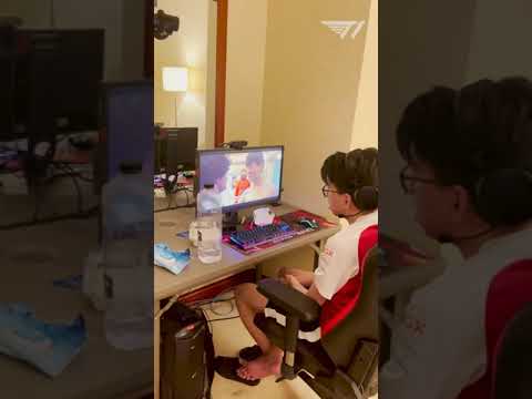 What is 23Savage watching? | T1 at TI