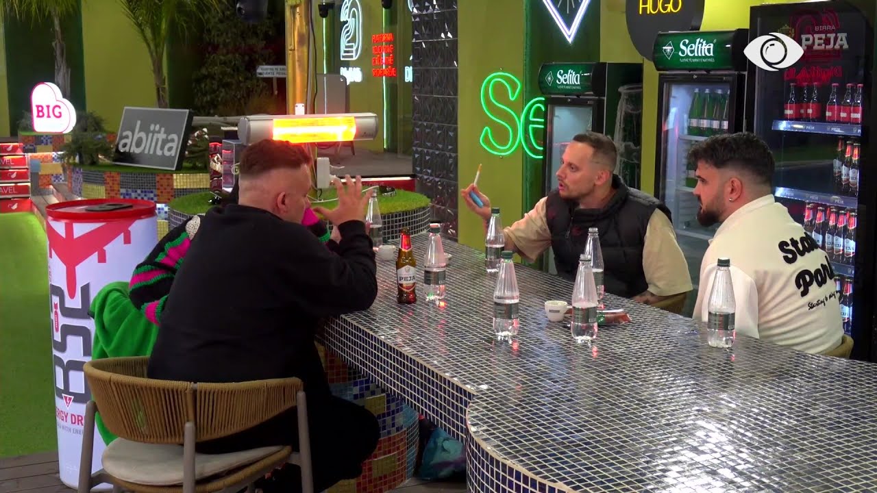 Bardhi del në sipërfaqje, Graciano bisedon me Albin