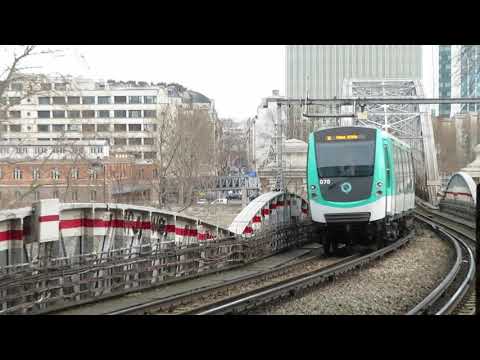 地下鉄のRER C駅。